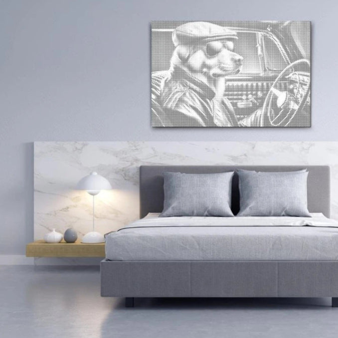 Lustiges Punktmalerei-Motiv mit Hund im Auto – ideal für Tier- und Autofans mit Humor.