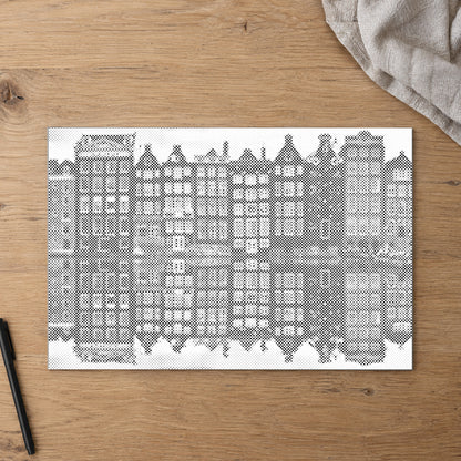 Stippenschilderij “Amsterdamse Huizen”, van bovenaf op een werktafel bij zacht daglicht.