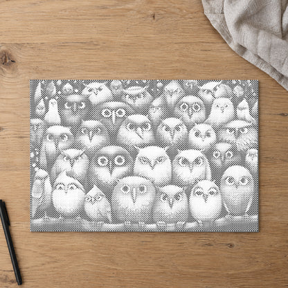 Stippenschilderij “Vogels Vogels Vogels”, van bovenaf op een werktafel bij zacht daglicht.