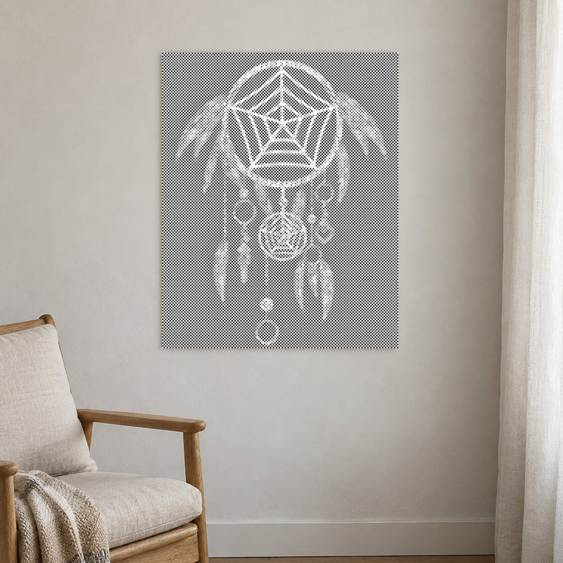 Stippenschilderij “Dromenvanger”, aan een lichte muur in een kamer met zacht daglicht.