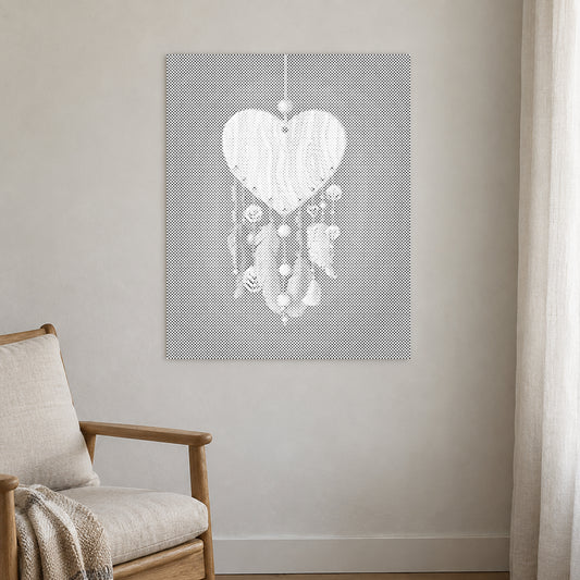 Stippenschilderij “Hartvormige Dromenvanger”, aan een lichte muur in een kamer met zacht daglicht.