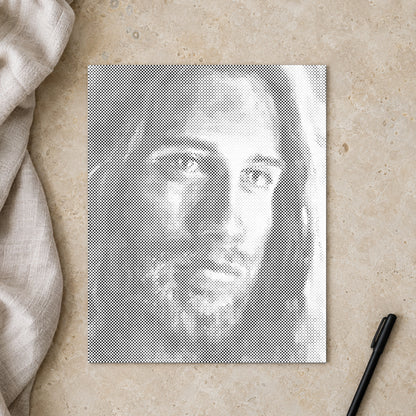 Stippenschilderij “Jezus Christus”, van bovenaf op een werktafel bij zacht daglicht.