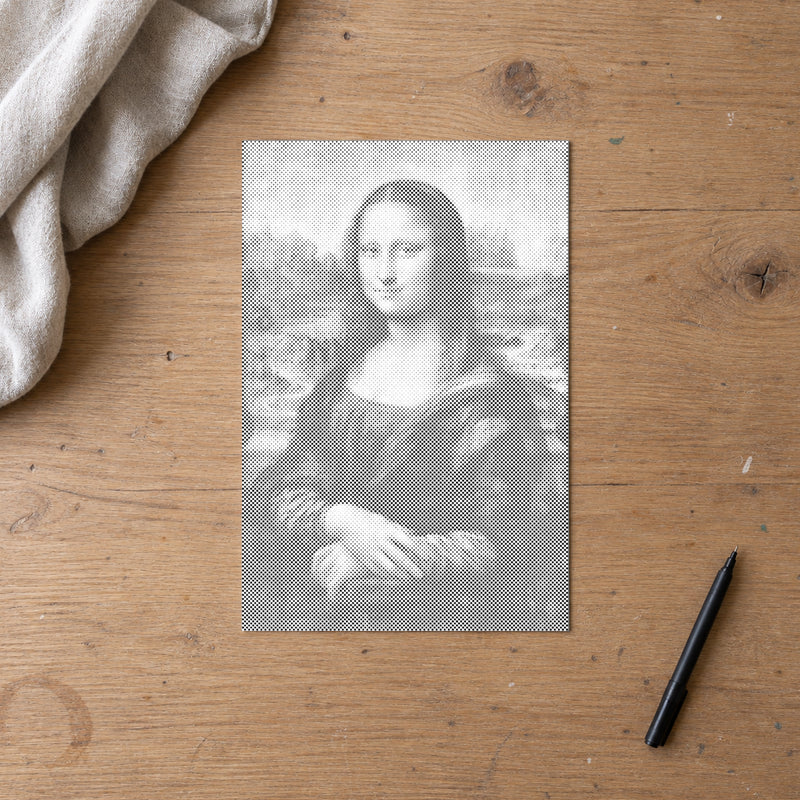Stippenschilderij “Mona Lisa door Leonardo da Vinci”, van bovenaf op een werktafel bij zacht daglicht.