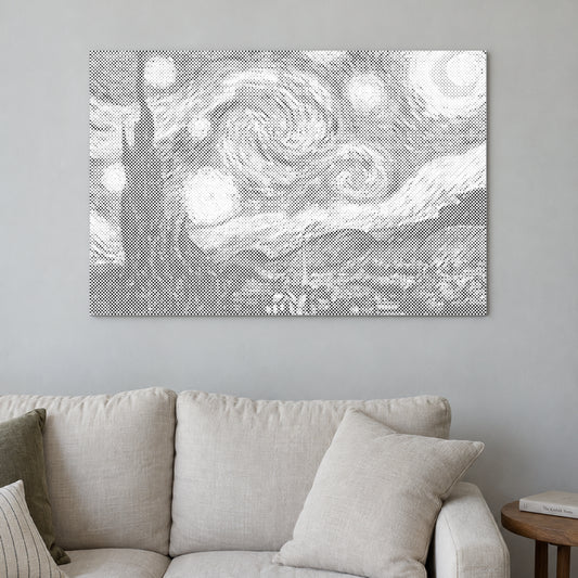 Stippenschilderij “De Sterrennacht van Van Gogh”, aan een lichte muur in een kamer met zacht daglicht.