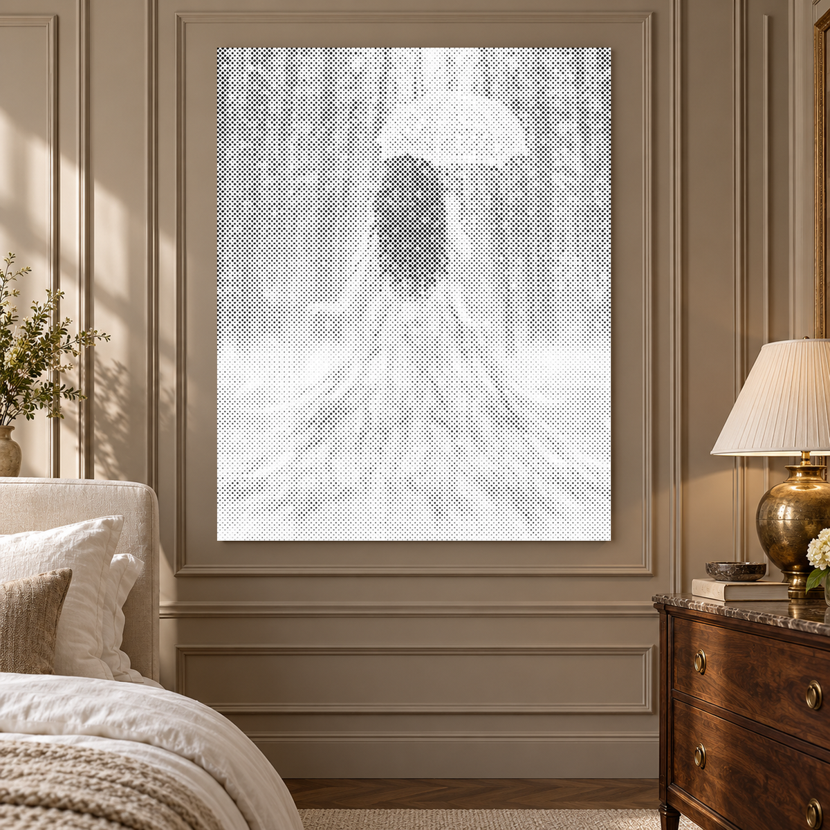 De wijze vrouw als stippelschilderij van dichtbij in een elegante slaapkamer met taupekleurige wandpanelen.