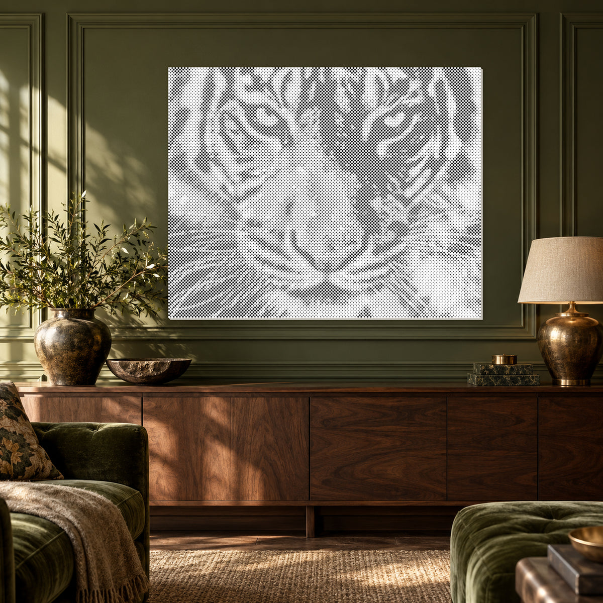 Wilde majesteit: Stippelschilderij van een tijger van dichtbij tegen een olijfgroene wand met panelen boven een walnoten console.